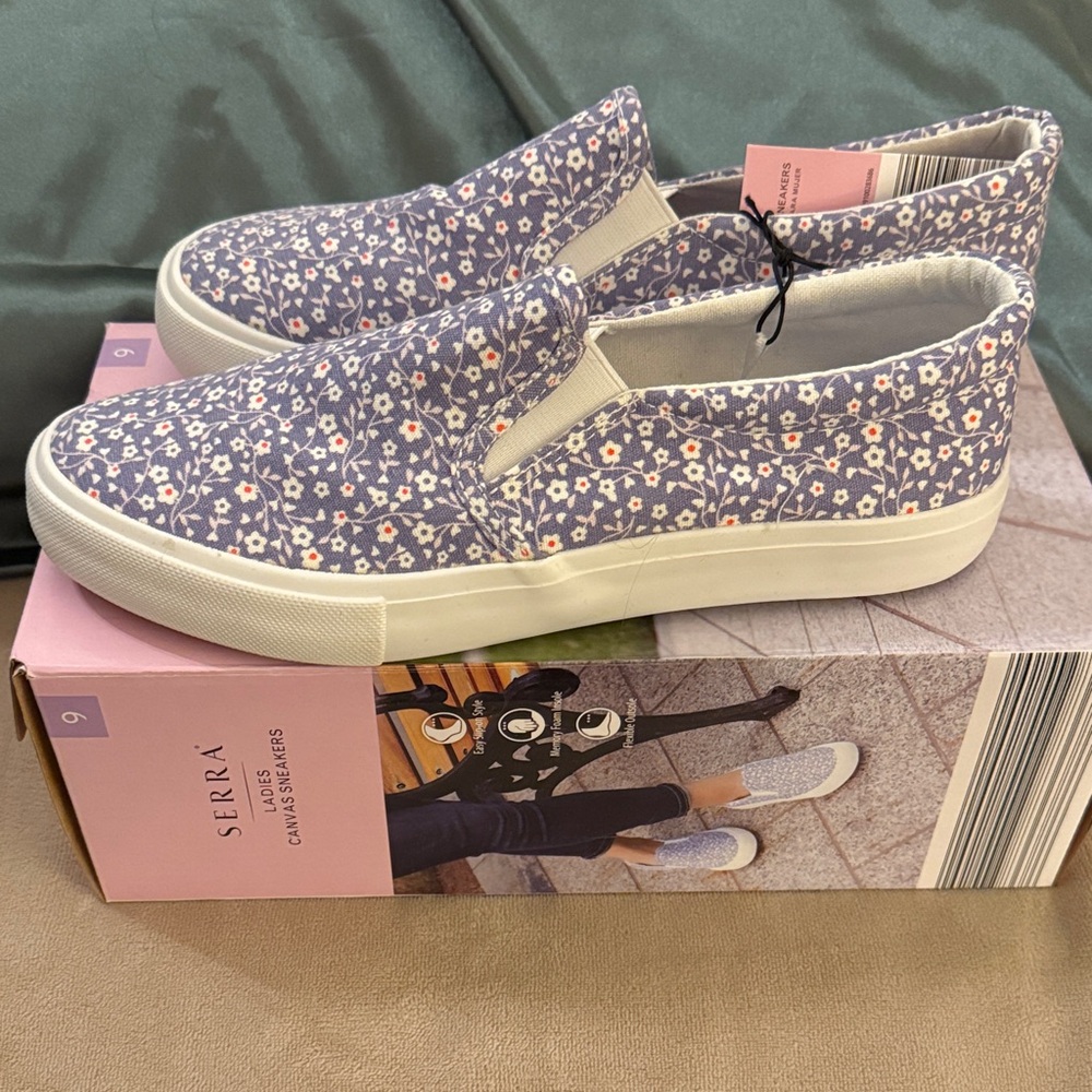 Serra Women's Lavender Floral Slip-On Sneakers - Picture 3 of 3